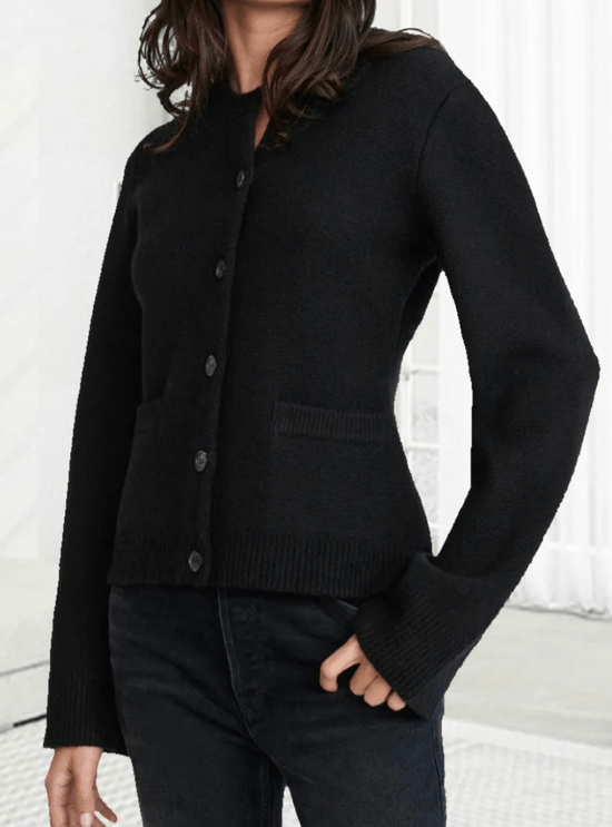 Stilvolle Damen-Strickjacke mit Knopfleiste im eleganten, klassischen Stil