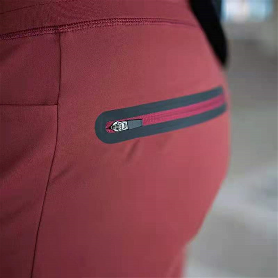 Ace - Ein bequemer, sportlicher Laufschuh mit einem elastischen Schulterriemen, ideal für viele Aktivitätsliebhaber